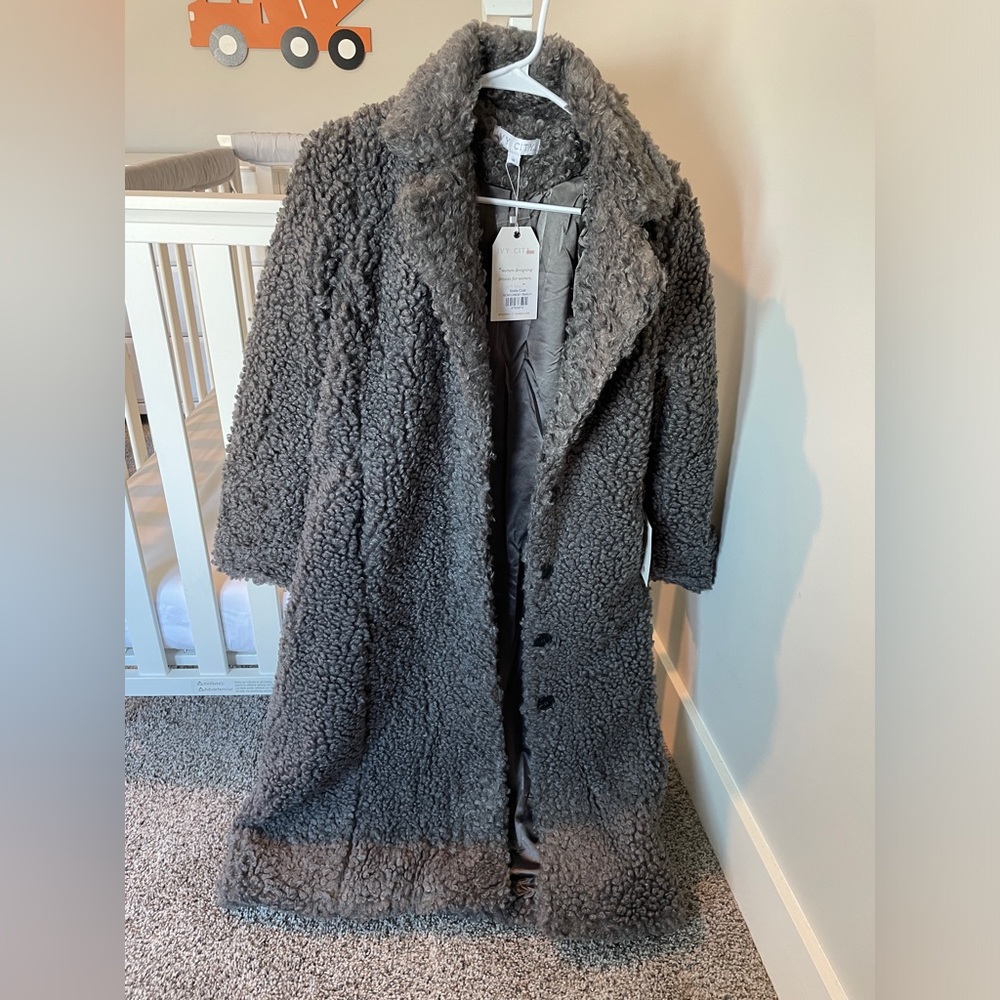 Ivy City co. Gray teddy coat. Size medium. Runs small
